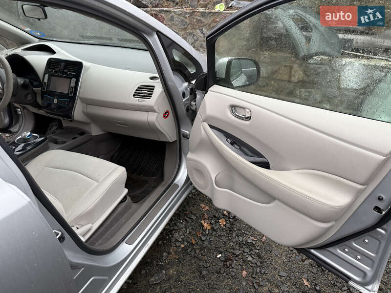 Хэтчбек Nissan Leaf 2012 в Умани