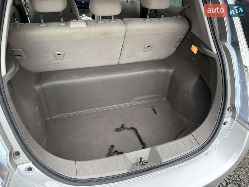 Хэтчбек Nissan Leaf 2012 в Умани