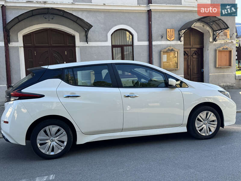 Хэтчбек Nissan Leaf 2022 в Сторожинце