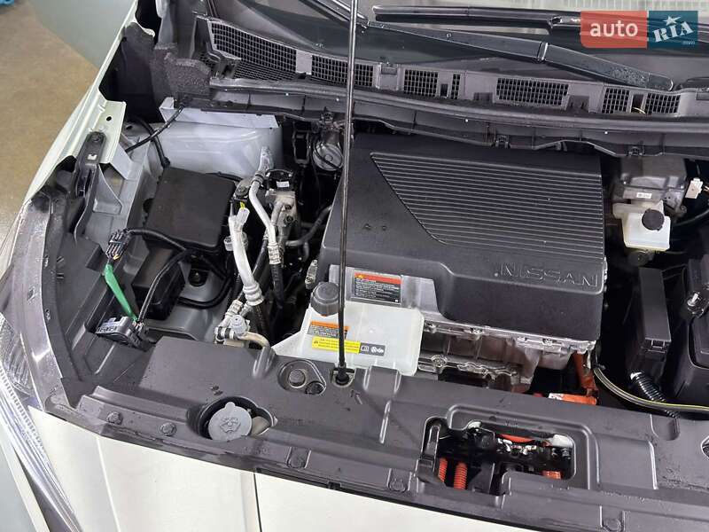 Хетчбек Nissan Leaf 2018 в Кременчуці