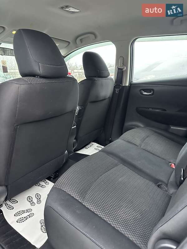 Хэтчбек Nissan Leaf 2013 в Смеле