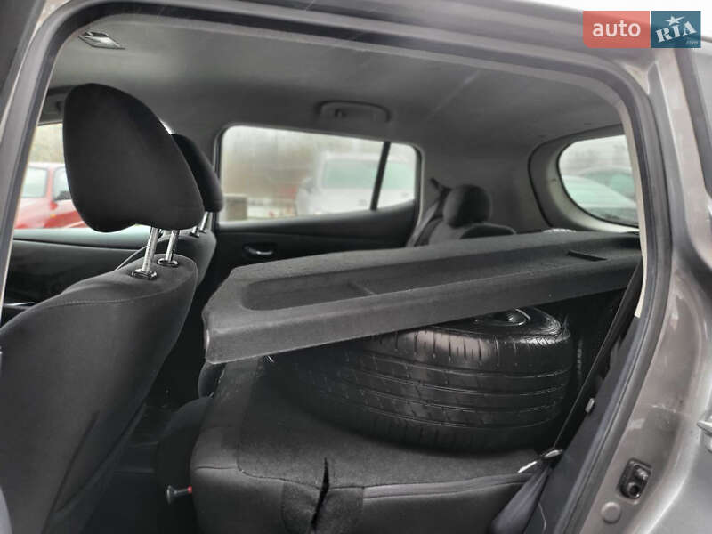 Хэтчбек Nissan Leaf 2014 в Киеве