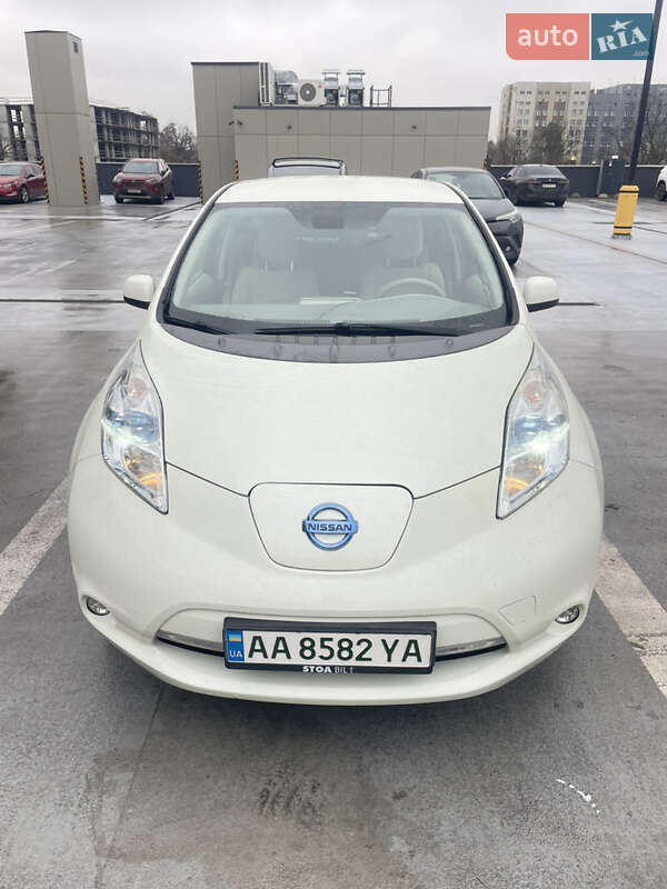 Хетчбек Nissan Leaf 2012 в Києві фото 3 Хетчбек Nissan Leaf 2012 в Києві