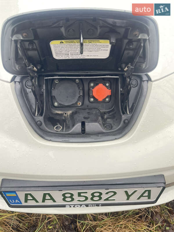 Хетчбек Nissan Leaf 2012 в Києві фото 10 Хетчбек Nissan Leaf 2012 в Києві