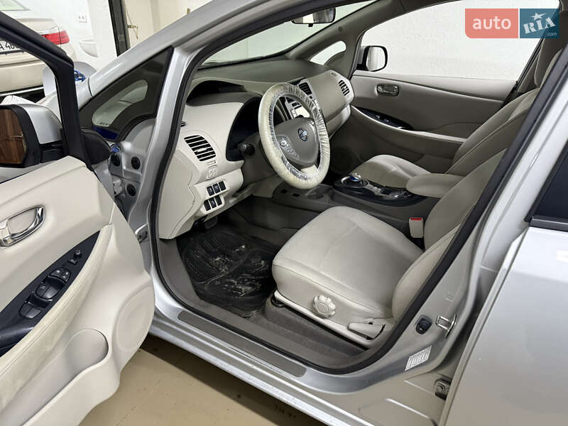 Хэтчбек Nissan Leaf 2012 в Умани