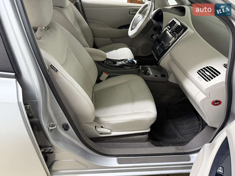 Хэтчбек Nissan Leaf 2012 в Умани