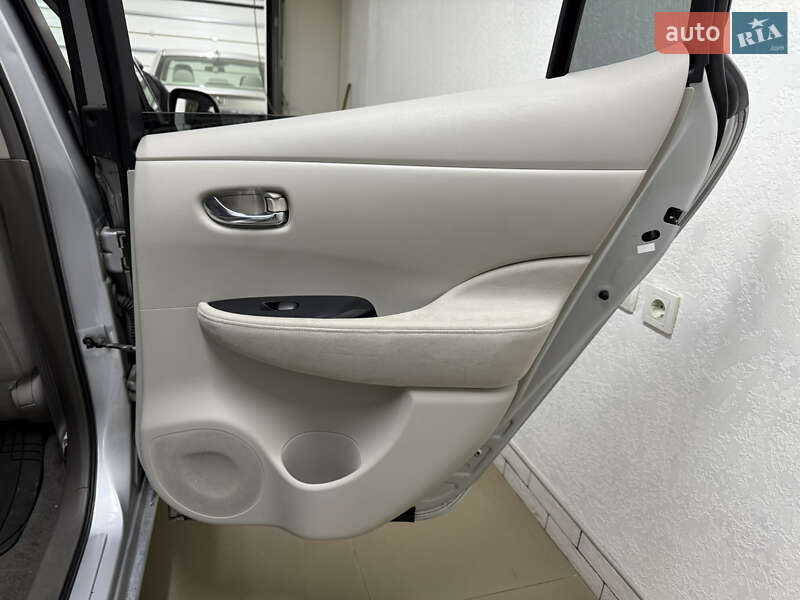 Хэтчбек Nissan Leaf 2012 в Умани