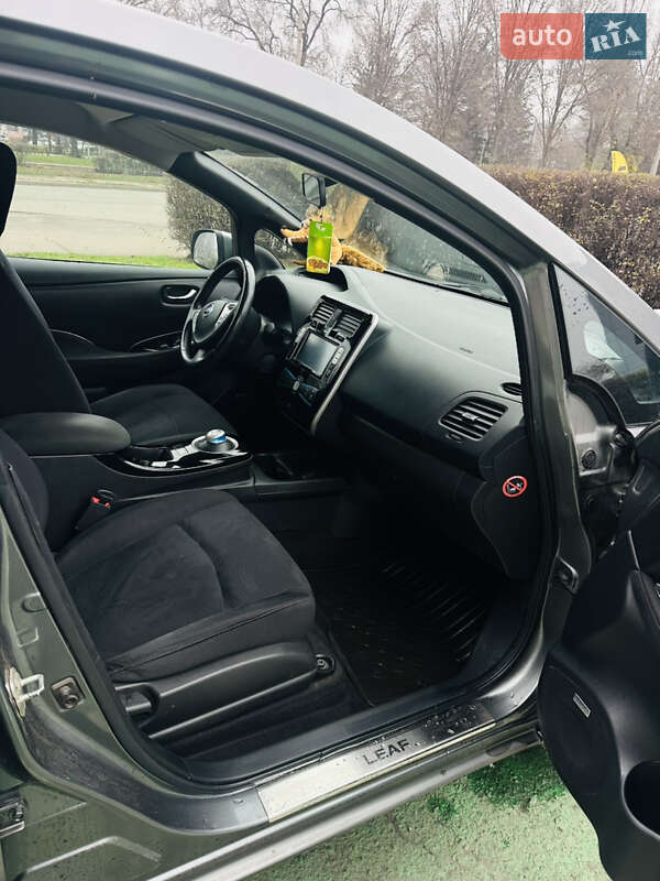 Хэтчбек Nissan Leaf 2014 в Каменском