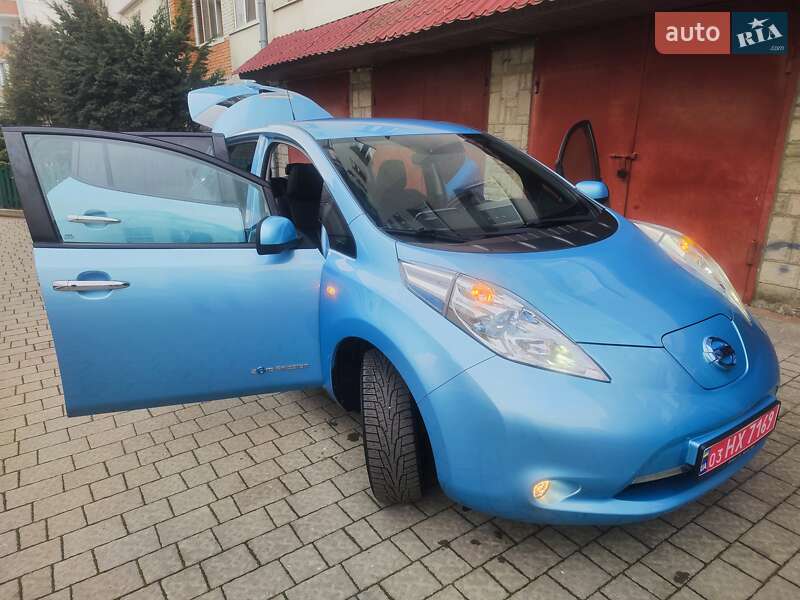 Хэтчбек Nissan Leaf 2016 в Львове