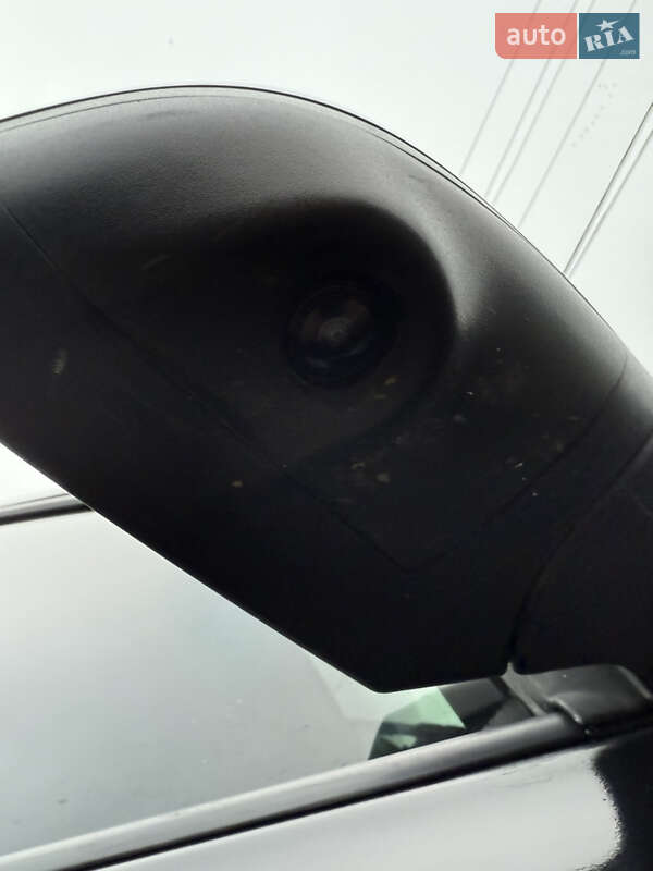 Хетчбек Nissan Leaf 2015 в Києві