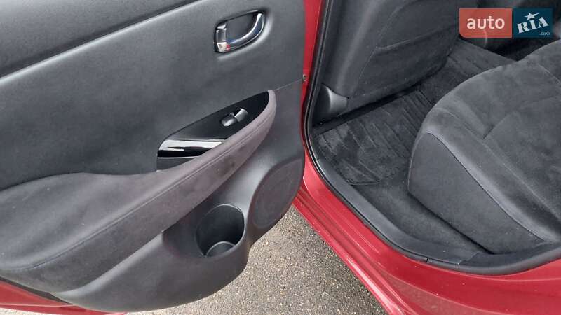 Хэтчбек Nissan Leaf 2015 в Фастове