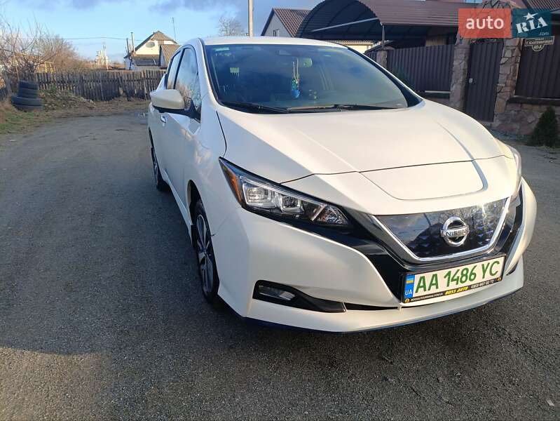 Хэтчбек Nissan Leaf 2022 в Малине