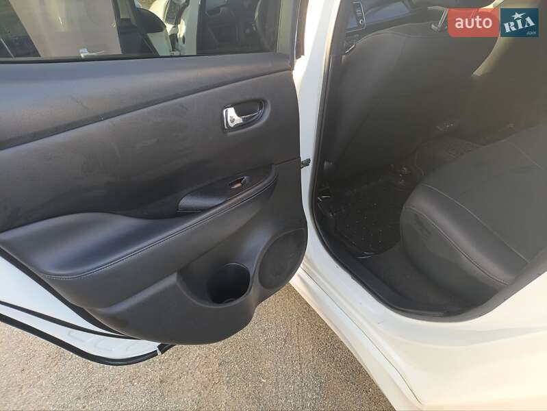 Хэтчбек Nissan Leaf 2022 в Малине