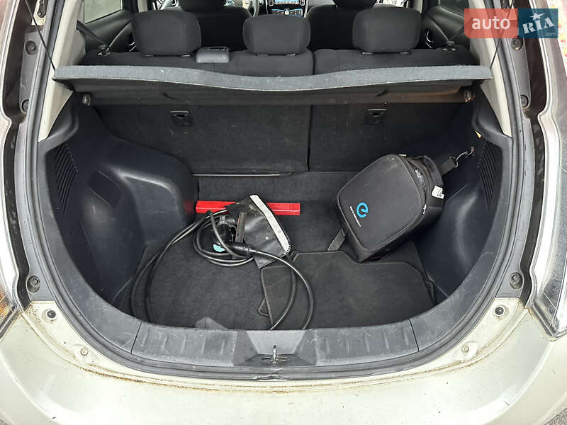 Хэтчбек Nissan Leaf 2017 в Киеве фото 35 Хэтчбек Nissan Leaf 2017 в Киеве