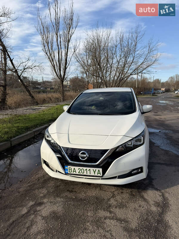 Хэтчбек Nissan Leaf 2019 в Кропивницком