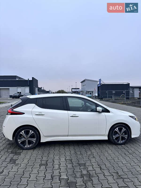 Хэтчбек Nissan Leaf 2020 в Староконстантинове