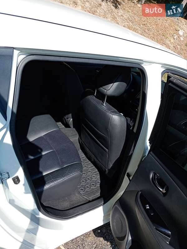Хэтчбек Nissan Leaf 2014 в Ровно фото 4 Хэтчбек Nissan Leaf 2014 в Ровно