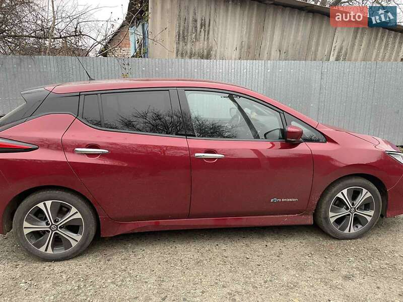 Хэтчбек Nissan Leaf 2018 в Полтаве