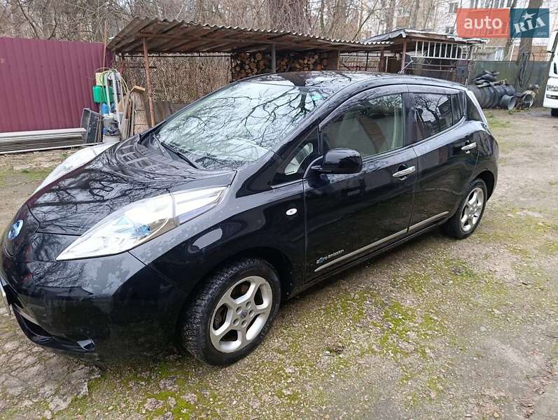 Хэтчбек Nissan Leaf 2012 в Буче