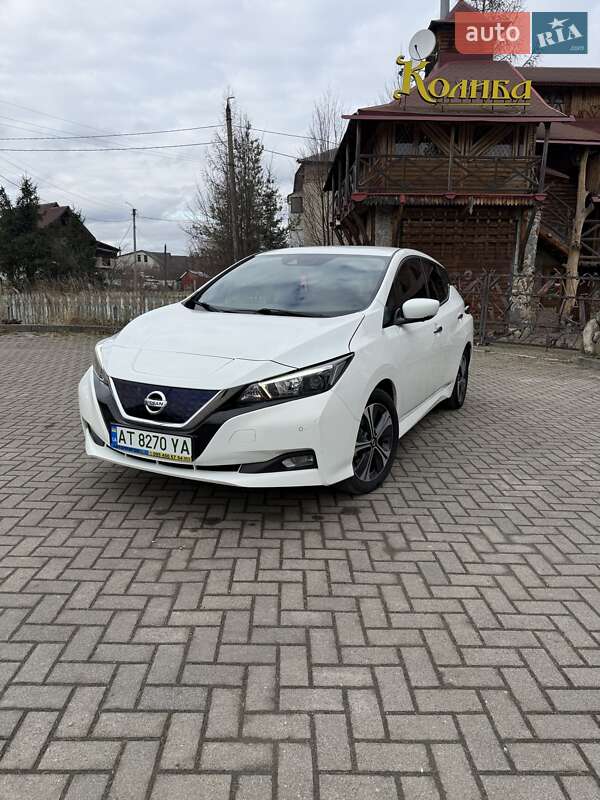 Хетчбек Nissan Leaf 2020 в Долині