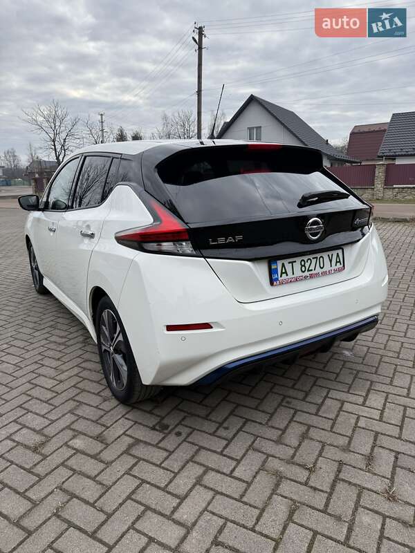 Хетчбек Nissan Leaf 2020 в Долині