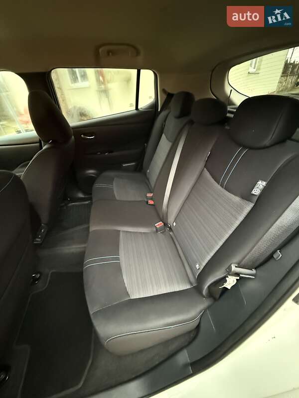 Хетчбек Nissan Leaf 2020 в Долині