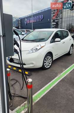Хэтчбек Nissan Leaf 2015 в Обухове