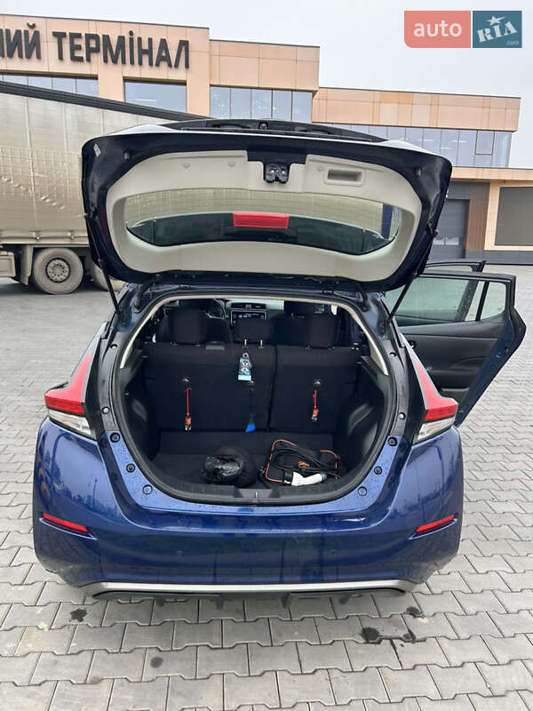 Хетчбек Nissan Leaf 2024 в Одесі
