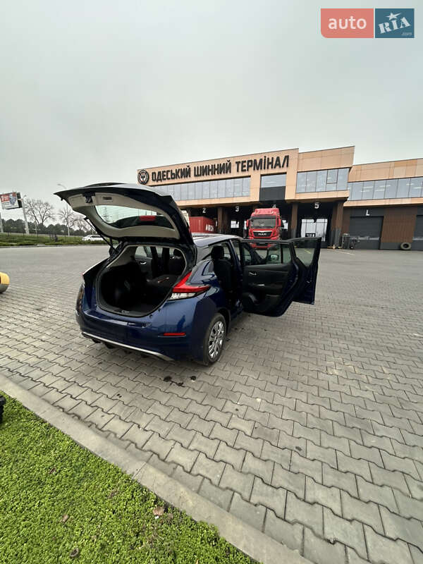 Хетчбек Nissan Leaf 2024 в Одесі