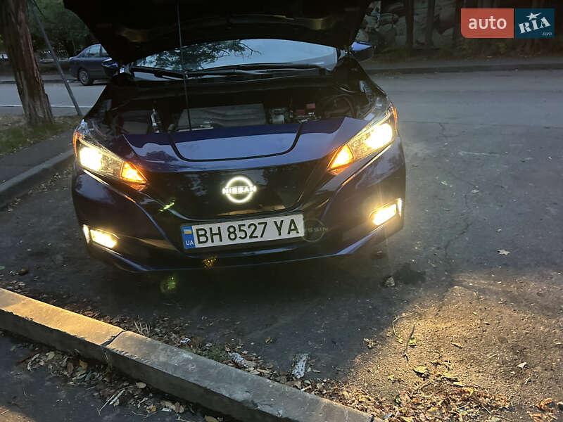 Хетчбек Nissan Leaf 2024 в Одесі