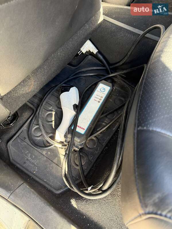 Хэтчбек Nissan Leaf 2014 в Днепре