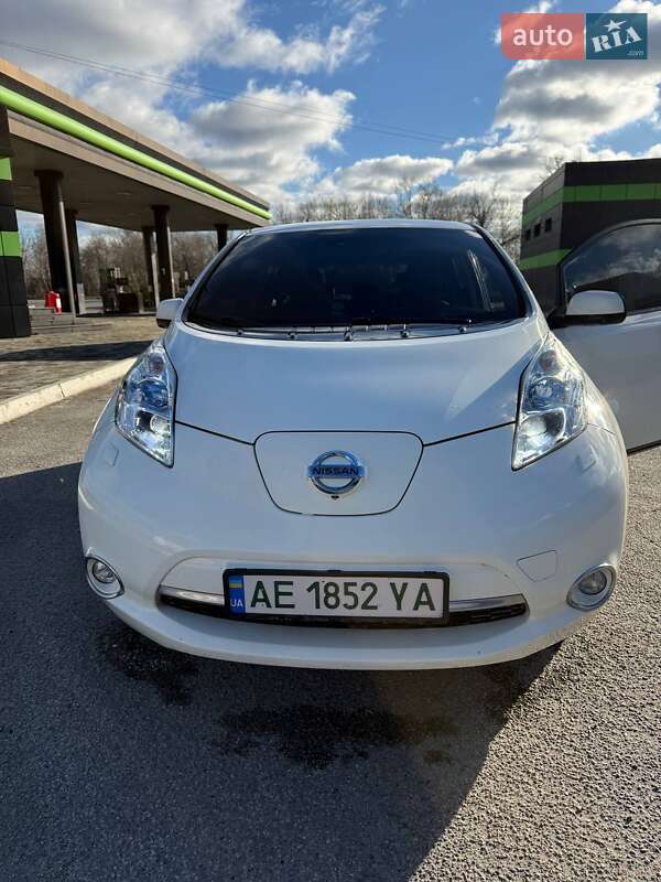Хэтчбек Nissan Leaf 2014 в Днепре