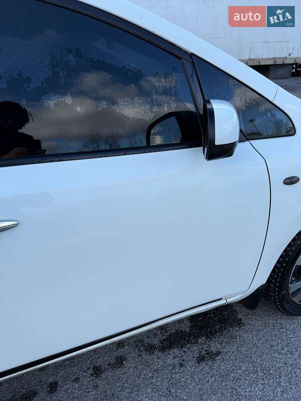 Хэтчбек Nissan Leaf 2014 в Днепре