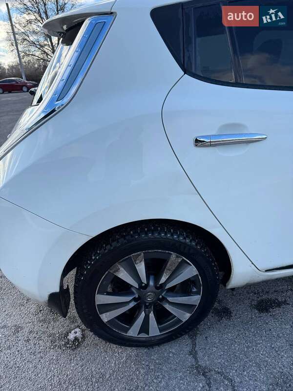 Хэтчбек Nissan Leaf 2014 в Днепре