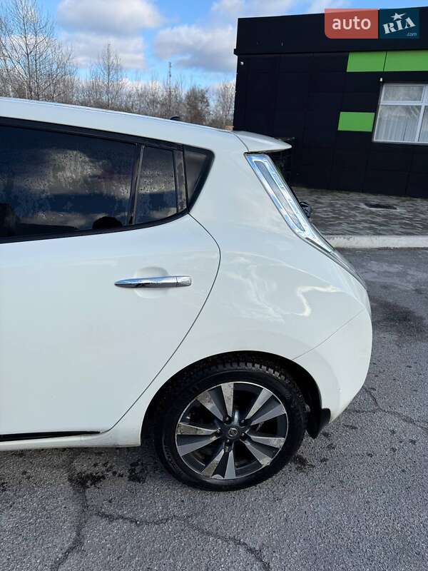 Хэтчбек Nissan Leaf 2014 в Днепре