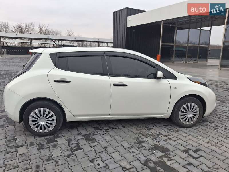 Хэтчбек Nissan Leaf 2013 в Каменец-Подольском