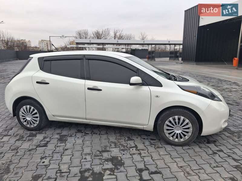 Хэтчбек Nissan Leaf 2013 в Каменец-Подольском
