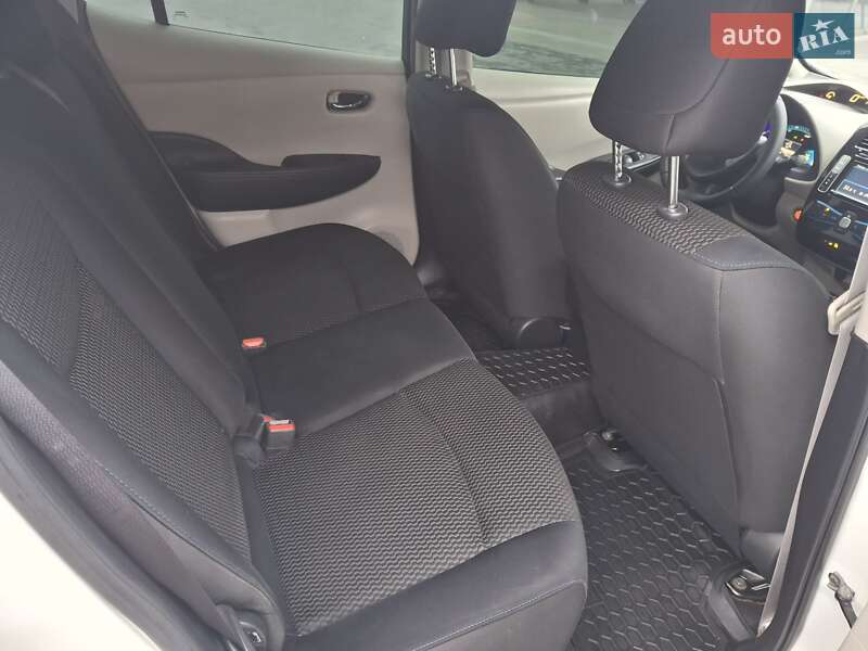 Хэтчбек Nissan Leaf 2013 в Каменец-Подольском