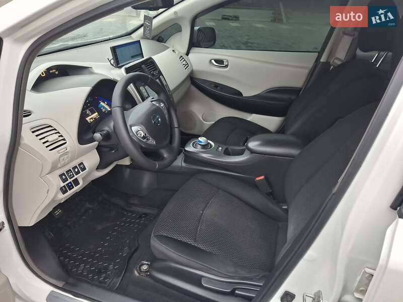 Хэтчбек Nissan Leaf 2013 в Каменец-Подольском
