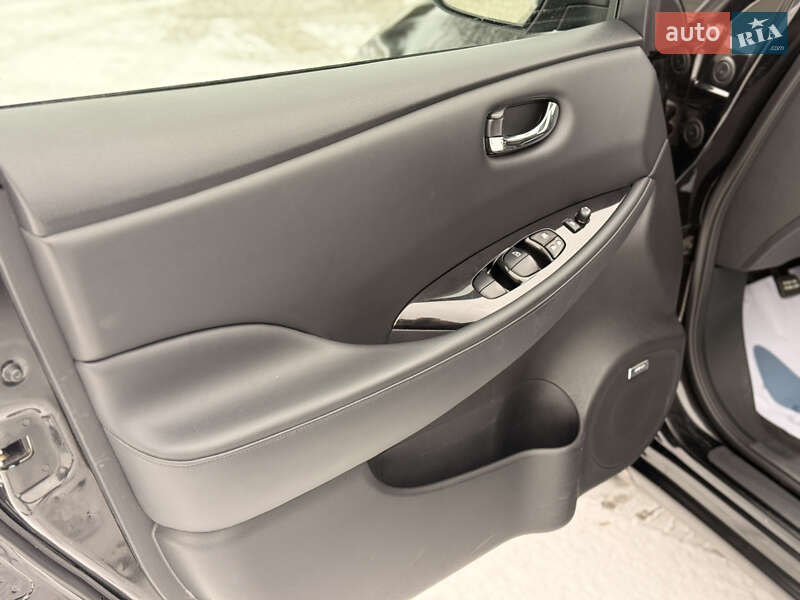 Хетчбек Nissan Leaf 2014 в Дубровиці