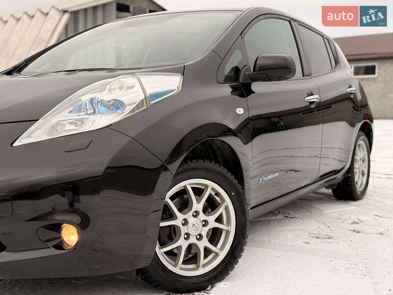 Хетчбек Nissan Leaf 2014 в Дубровиці