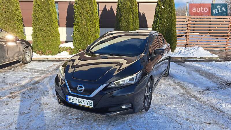 Хетчбек Nissan Leaf 2018 в Дніпрі