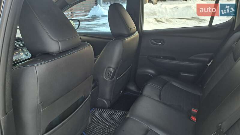 Хетчбек Nissan Leaf 2018 в Дніпрі