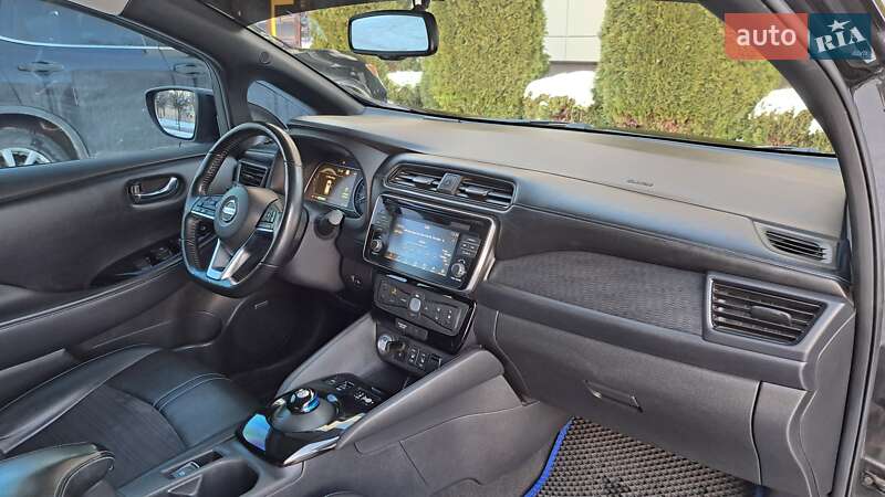 Хетчбек Nissan Leaf 2018 в Дніпрі