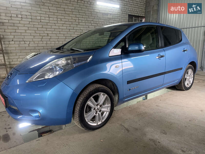 Хэтчбек Nissan Leaf 2011 в Львове