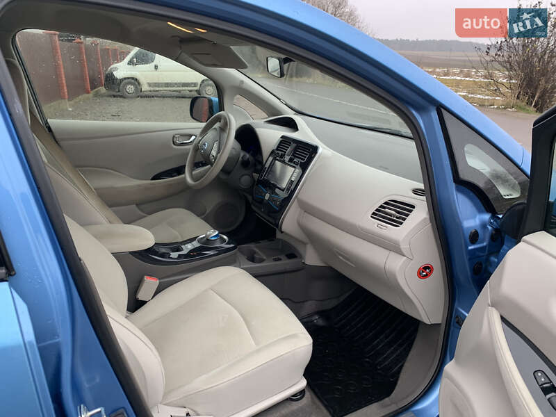 Хэтчбек Nissan Leaf 2011 в Львове