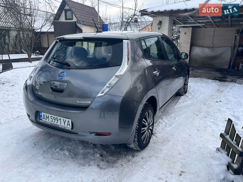 Хетчбек Nissan Leaf 2015 в Житомирі
