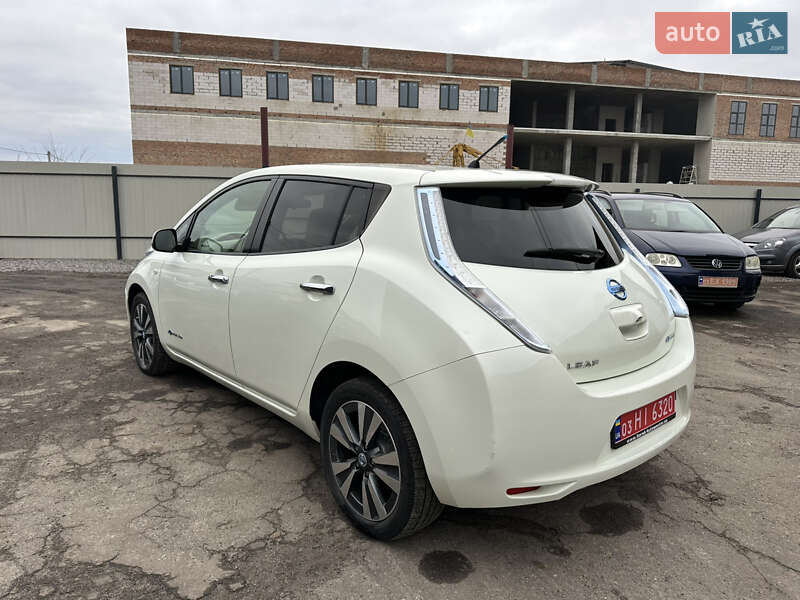 Хэтчбек Nissan Leaf 2012 в Сокале