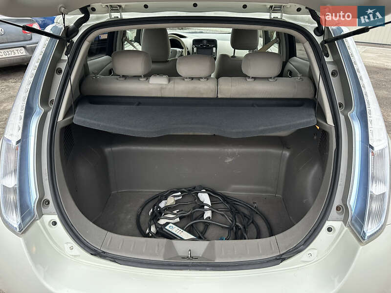 Хэтчбек Nissan Leaf 2012 в Сокале