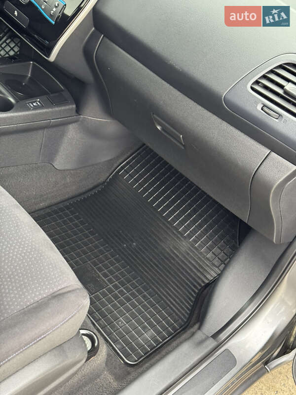 Хэтчбек Nissan Leaf 2013 в Дрогобыче